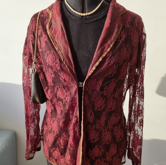 Vintage Red Lace Shirt - Picture 4 of 8